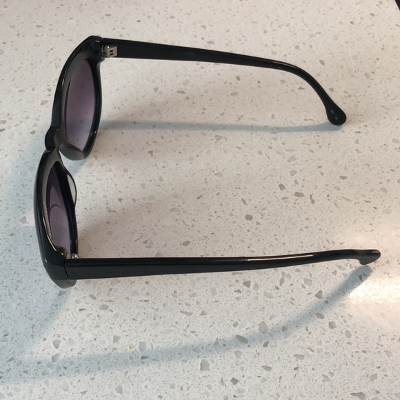 EUC Elizabeth and James Orchard Sunglasses - Picture 2 of 8